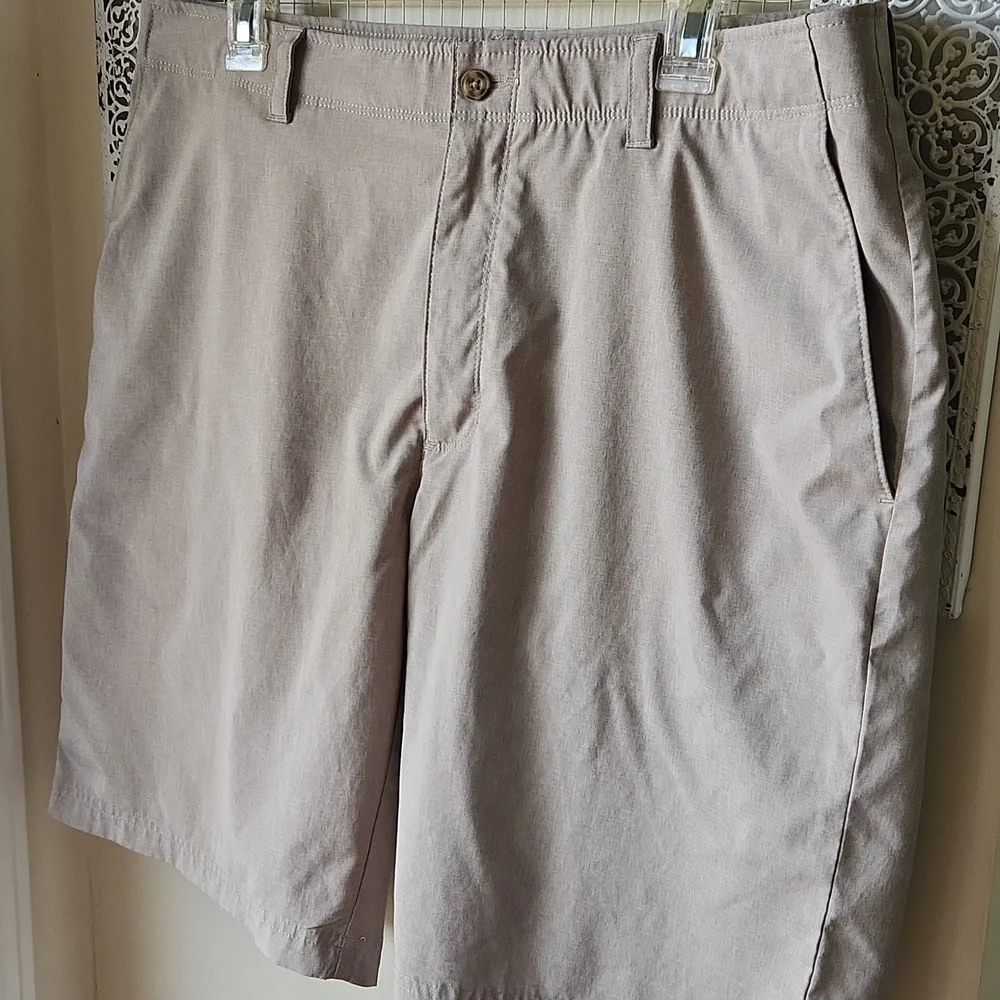 PGA Tour Shorts‎ Men's sz 38 tan golf